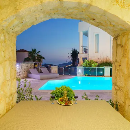 Tarus Mara Villa *