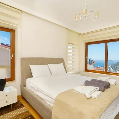 Tarus Mara Villa *